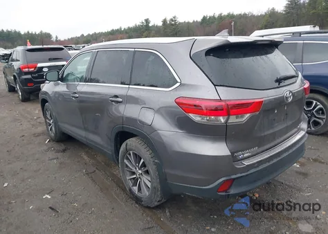 2019 Toyota Highlander Xle z USA, uszkodzony, nr VIN 5TDJZRFH0KS584881